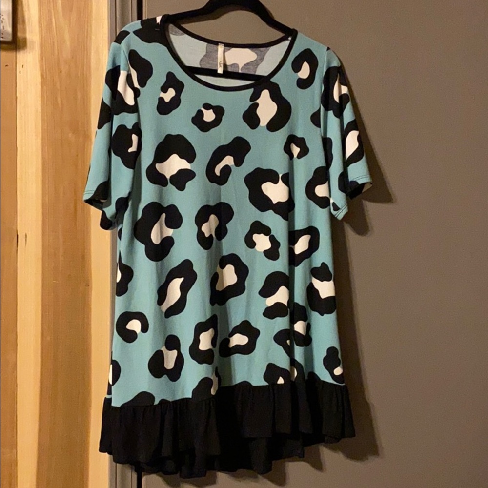 Cheatah ruffled top
